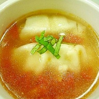あまった冷凍餃子でスープ　トマト入り